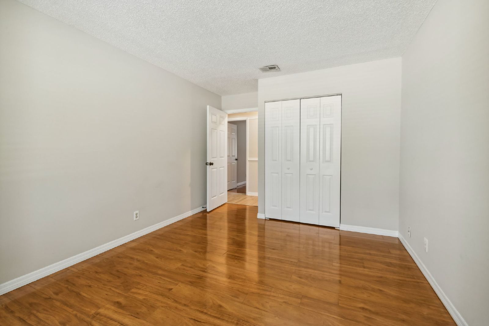 FOR SALE:  3 BEDROOM 2 BATHROOM  CONDO @ THE GROVE IN THE HEART OF OLD ORANGE PARK property image