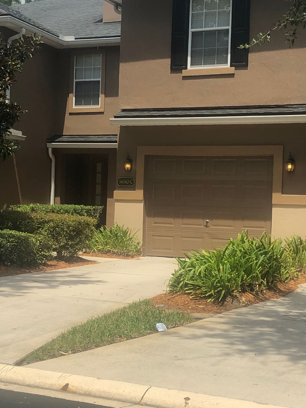 FOR SALE:  3 BEDROOM 2.5 BATH TOWNHOME IN GATED COMMUNITY BRIAR OAKS @ OAKLEAF PLANTATION property image