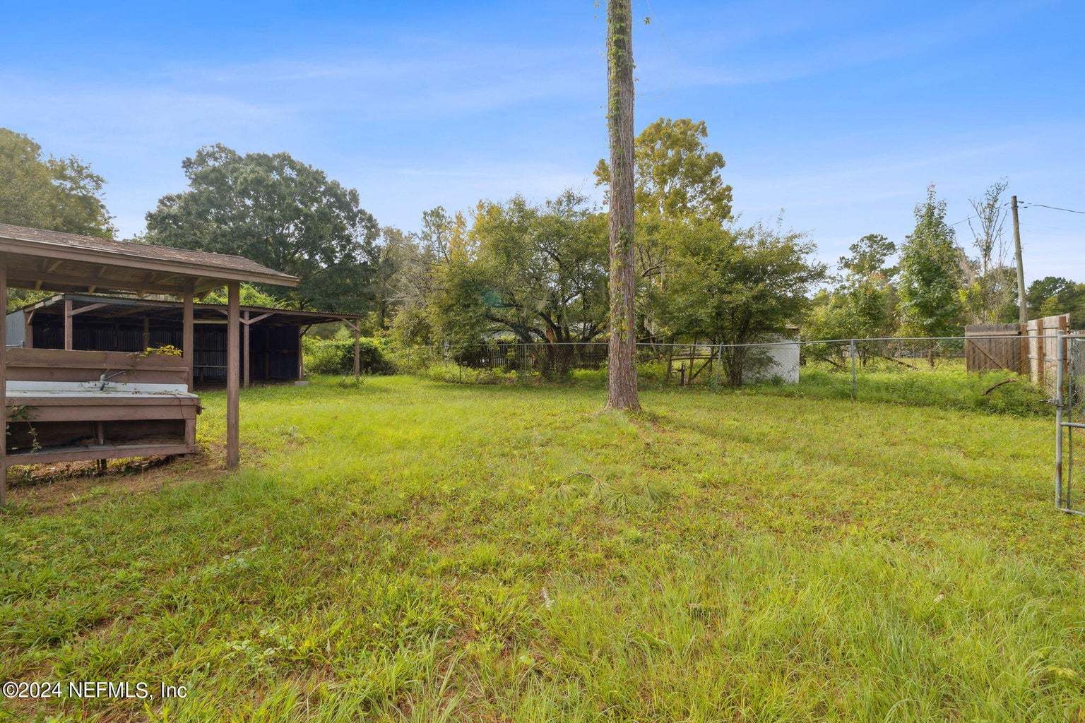 UPDATED HOME ON MORE THAN 1.5 ACRES IN MIDDLEBURG property image